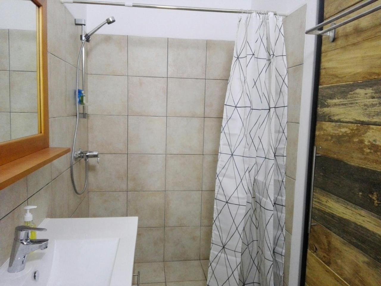 Urban Lodge Бужумбура Екстер'єр фото